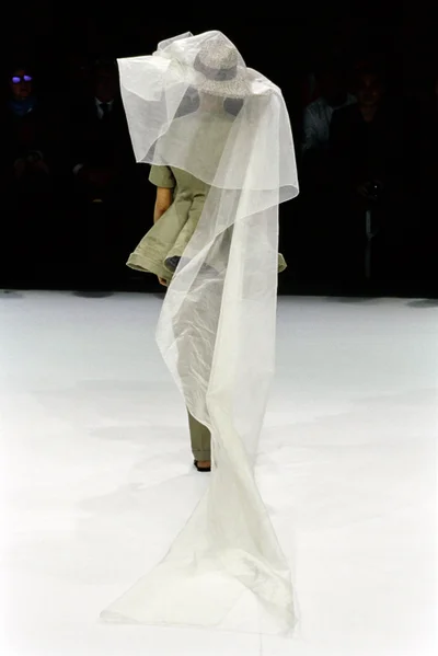 Look 3
